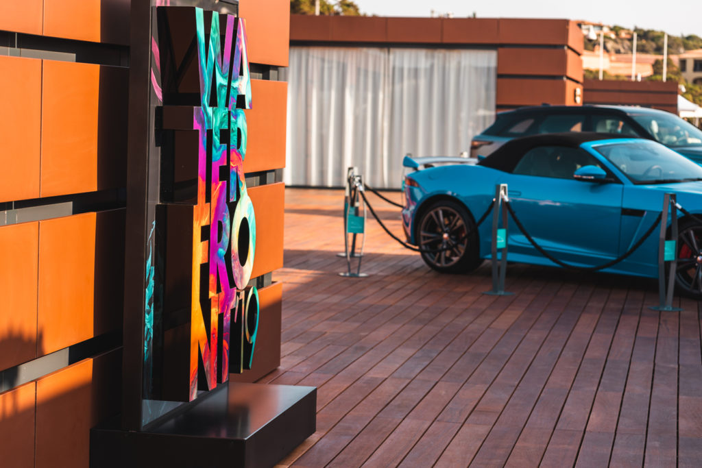 Le Sirene di Forme d'Acqua nella Jaguar Land Rover Summer Lounge al WaterFront 2019