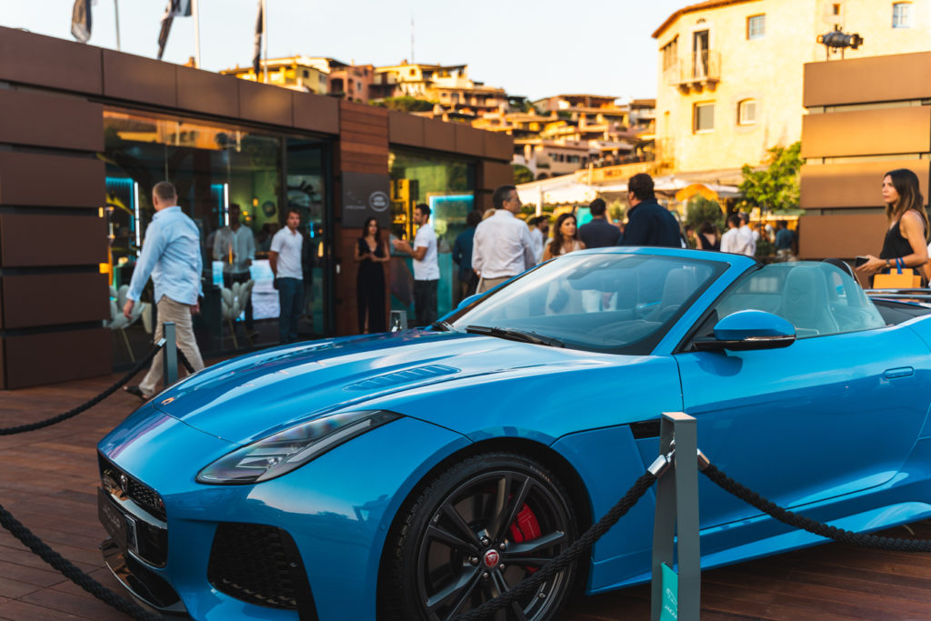 Jaguar Land Rover Summer Lounge a Porto Cervo con Le Sirene di Forme d'Acqua