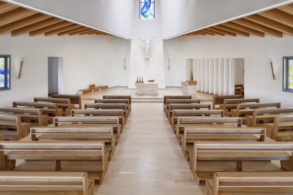 FavrinDesign-Capitana-Mar-interni-aula-chiesa-jesolo