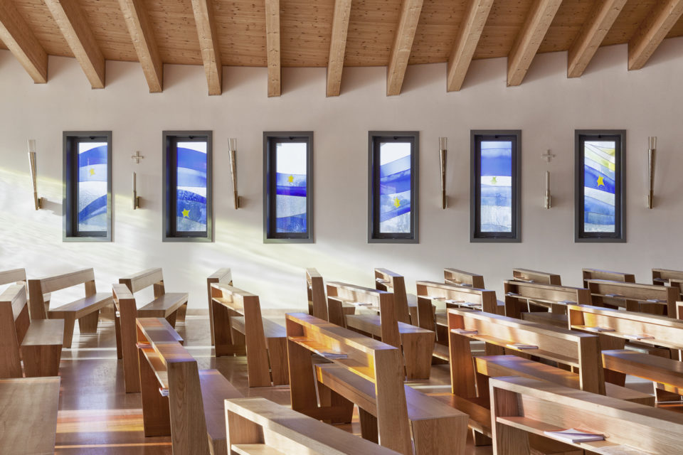 FavrinDesign-progetto-vetrate-laterali-chiesa-interno-apostoli