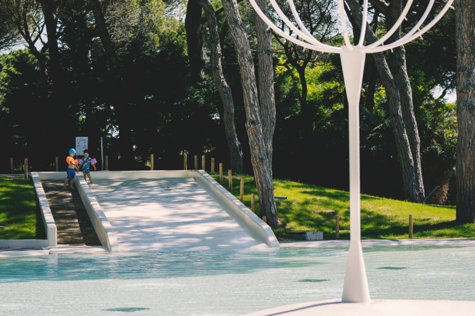 FavrinDesign-Albero-della-Nebbia-Waikiki-Jesolo-scivolo-piscina-laguna