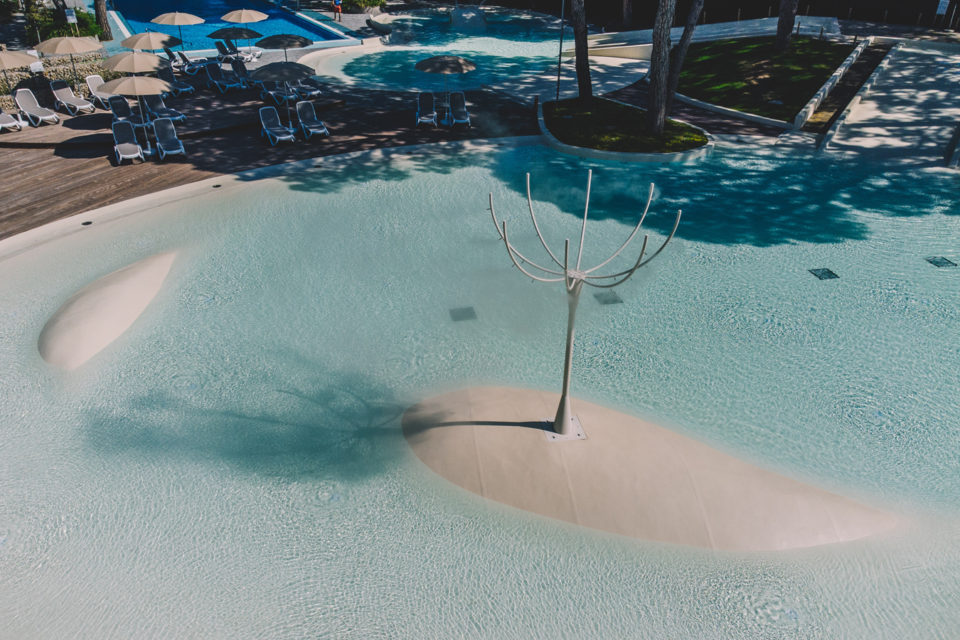 FavrinDesign-Albero-della-Nebbia-piscine-laguna-villaggio-waikiki