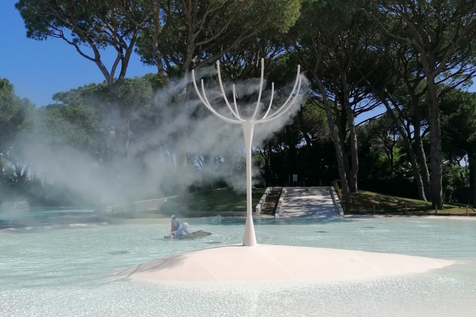 acqua nebulizzata per la nuova attrazione della piscina laguna Waikiki Village a Jesolo