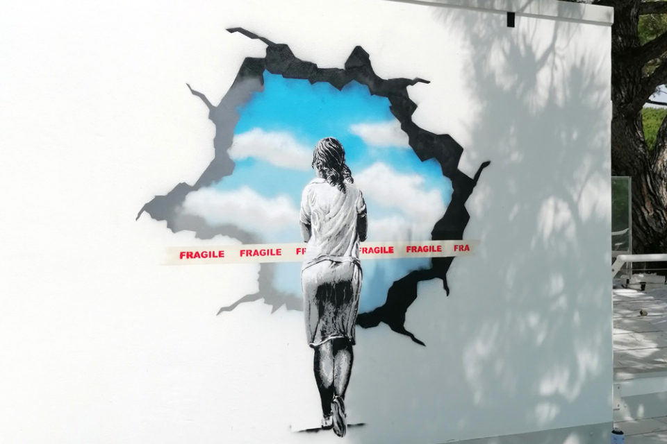 FavrinDesign-Malibu-Urban-Art-Oasis-Clubino-Alessio-B-fragile-street-arte