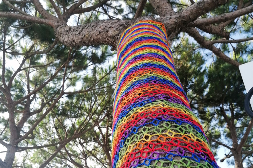 FavrinDesign-malibu-progetto-Urban-art-oasis-Yarr-bombing-ricamo-creativo