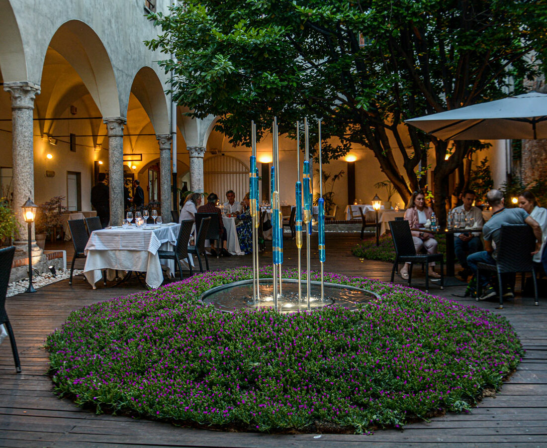 Fontana-RhytmusH2O-fuorisalone-chiostro-san-Barnaba-milano