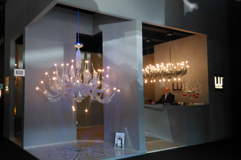 favrinDesign-progetto-stand-Fornasier-Murano-Euroluce-illuminazione