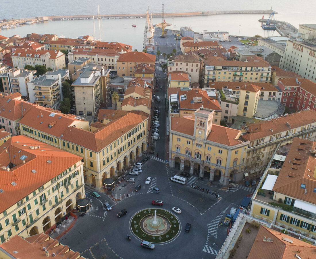 fontana-piazzaDante-studio-colori-contesto-Imperia